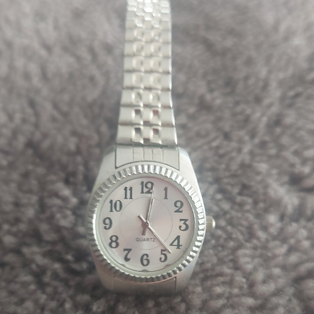 Silver Quartz Watch with Metal Band